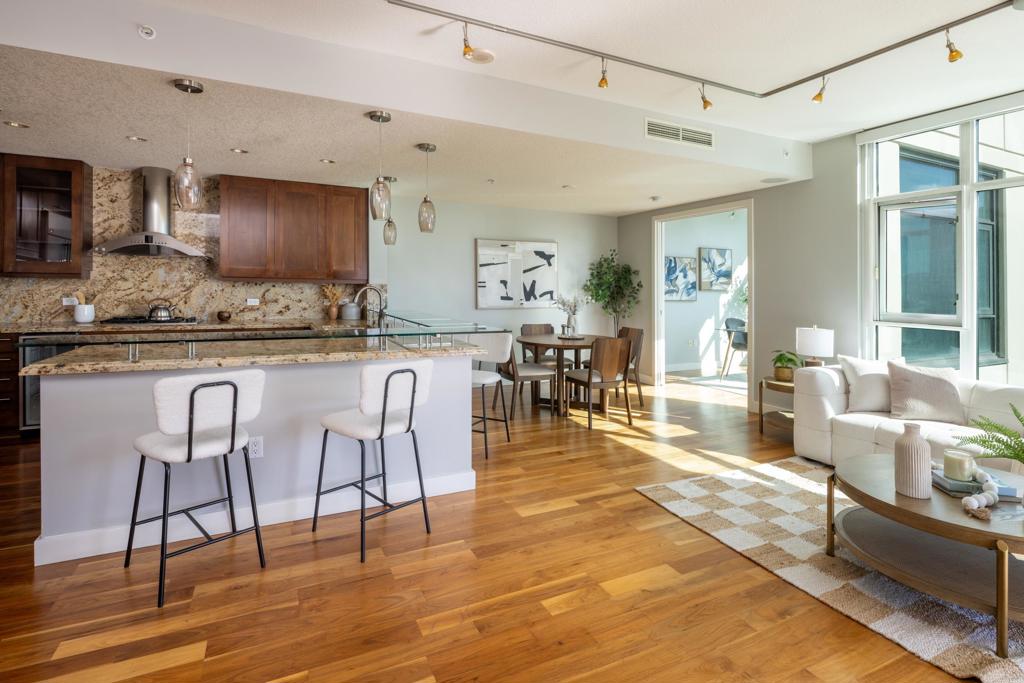 1199 Pacific Highway 1605