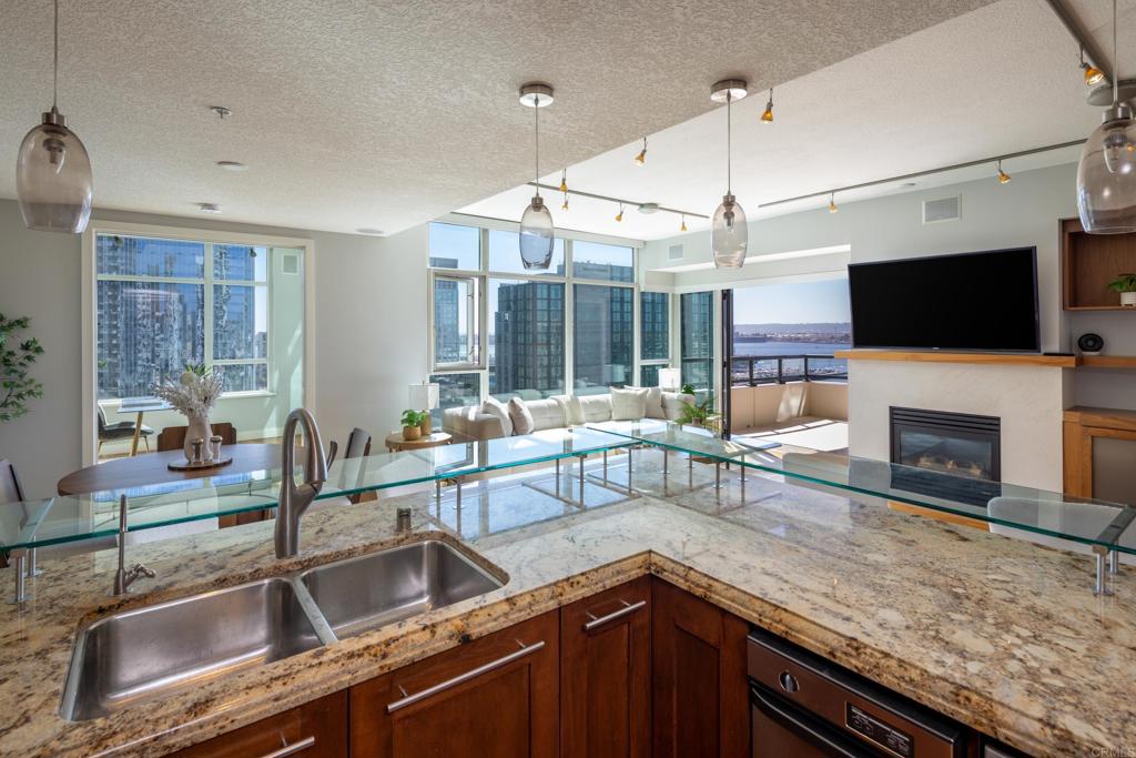 1199 Pacific Highway 1605