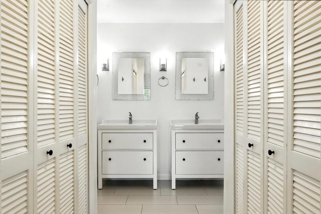 16244 Avenida Venusto