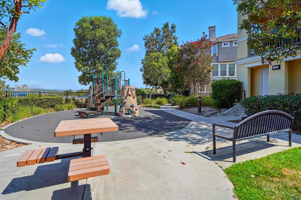 1569 Hackberry Place