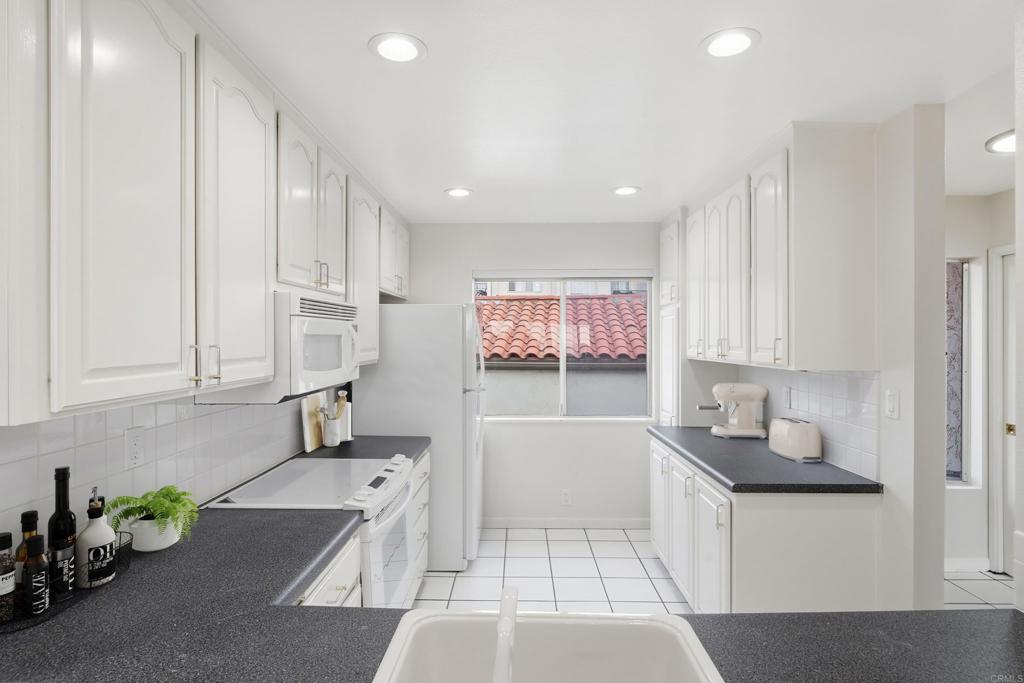 909 Caminito Madrigal B