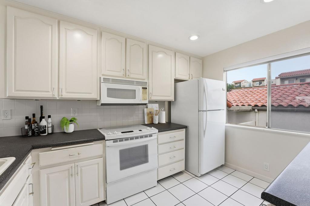 909 Caminito Madrigal B