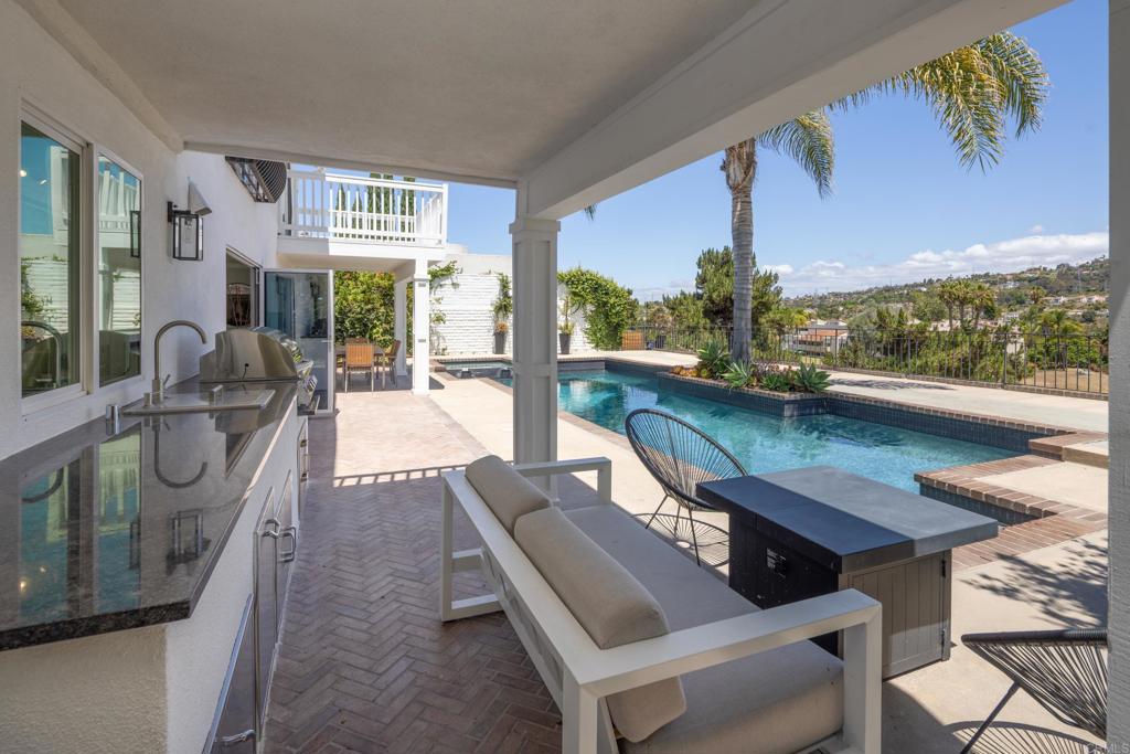 2738 La Costa Avenue