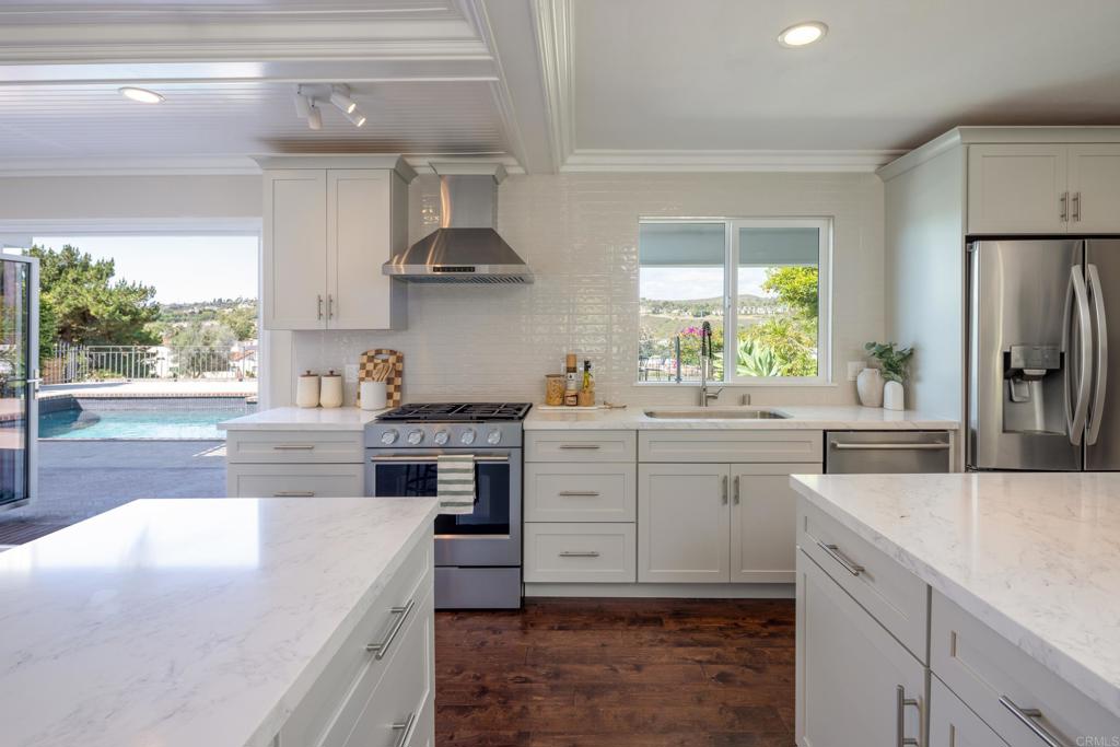 2738 La Costa Avenue