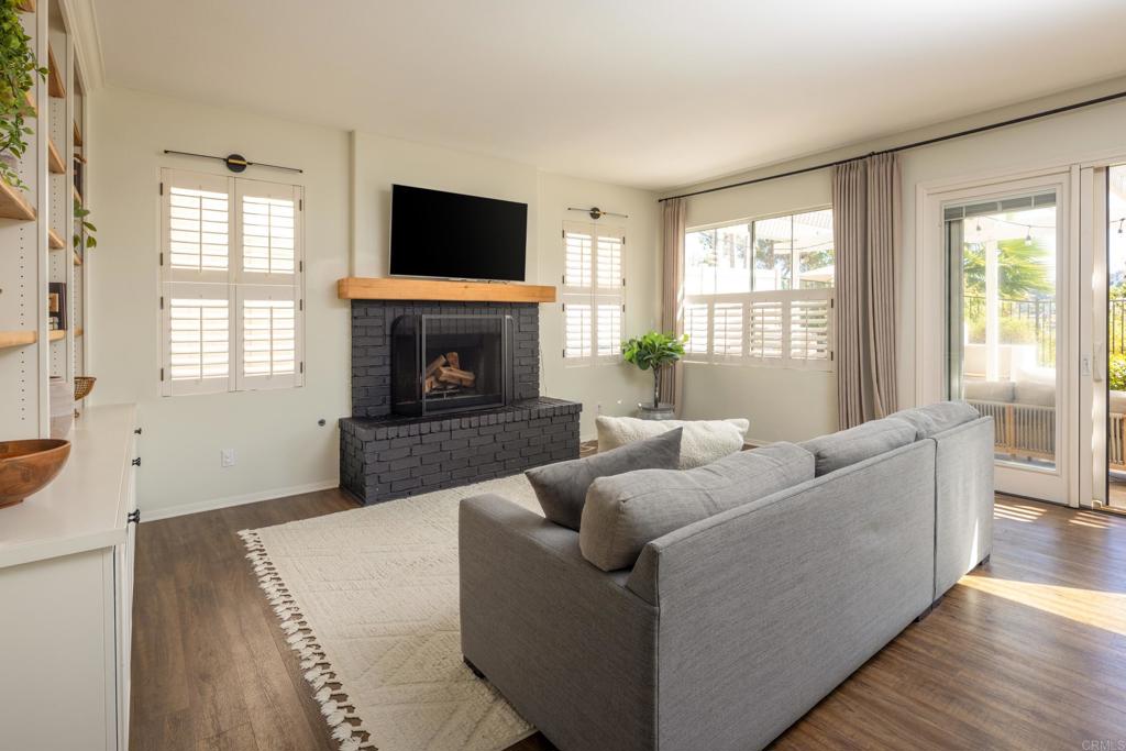 2819 Avenida Valera