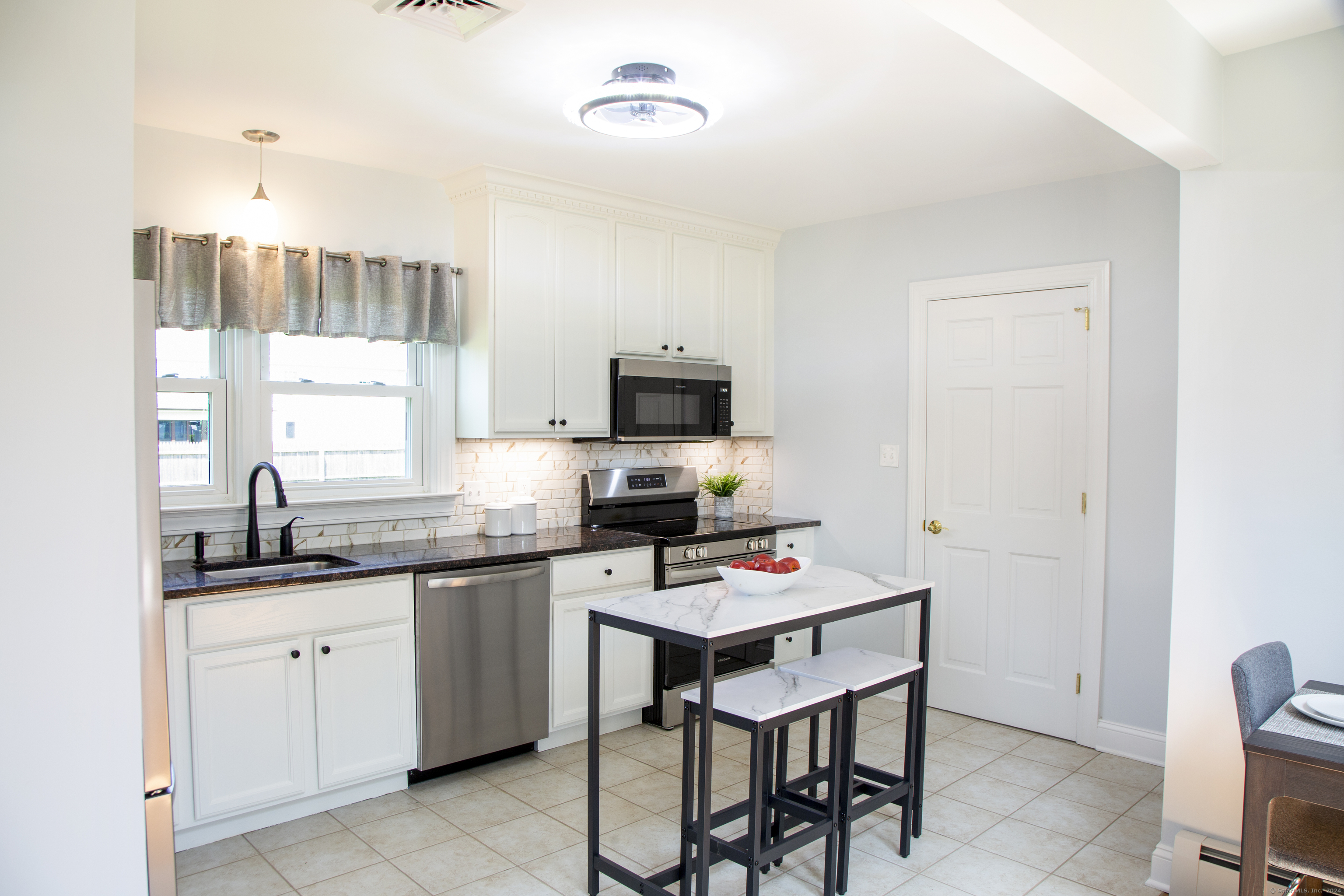 21 Nehantic Trail