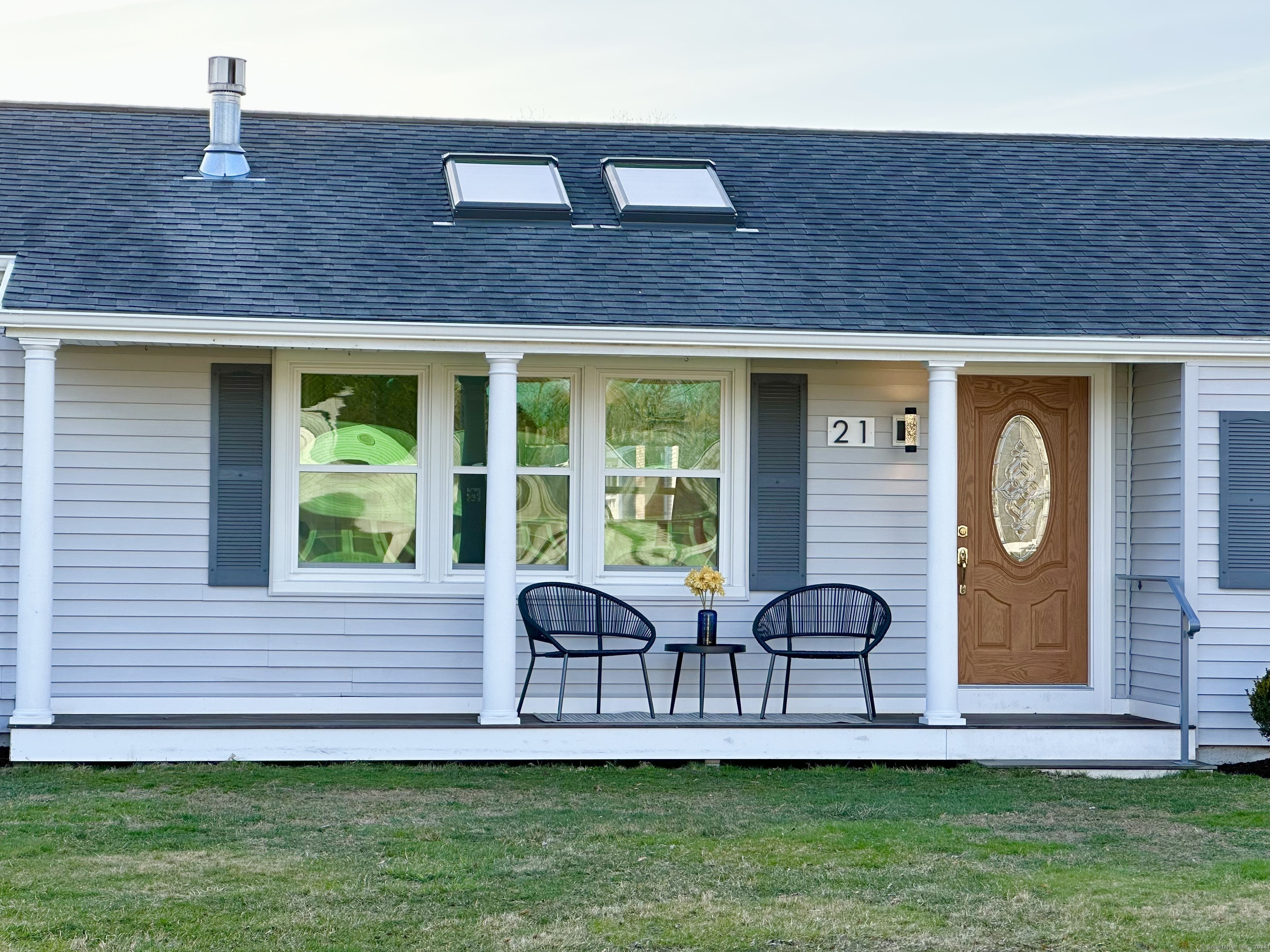 21 Nehantic Trail
