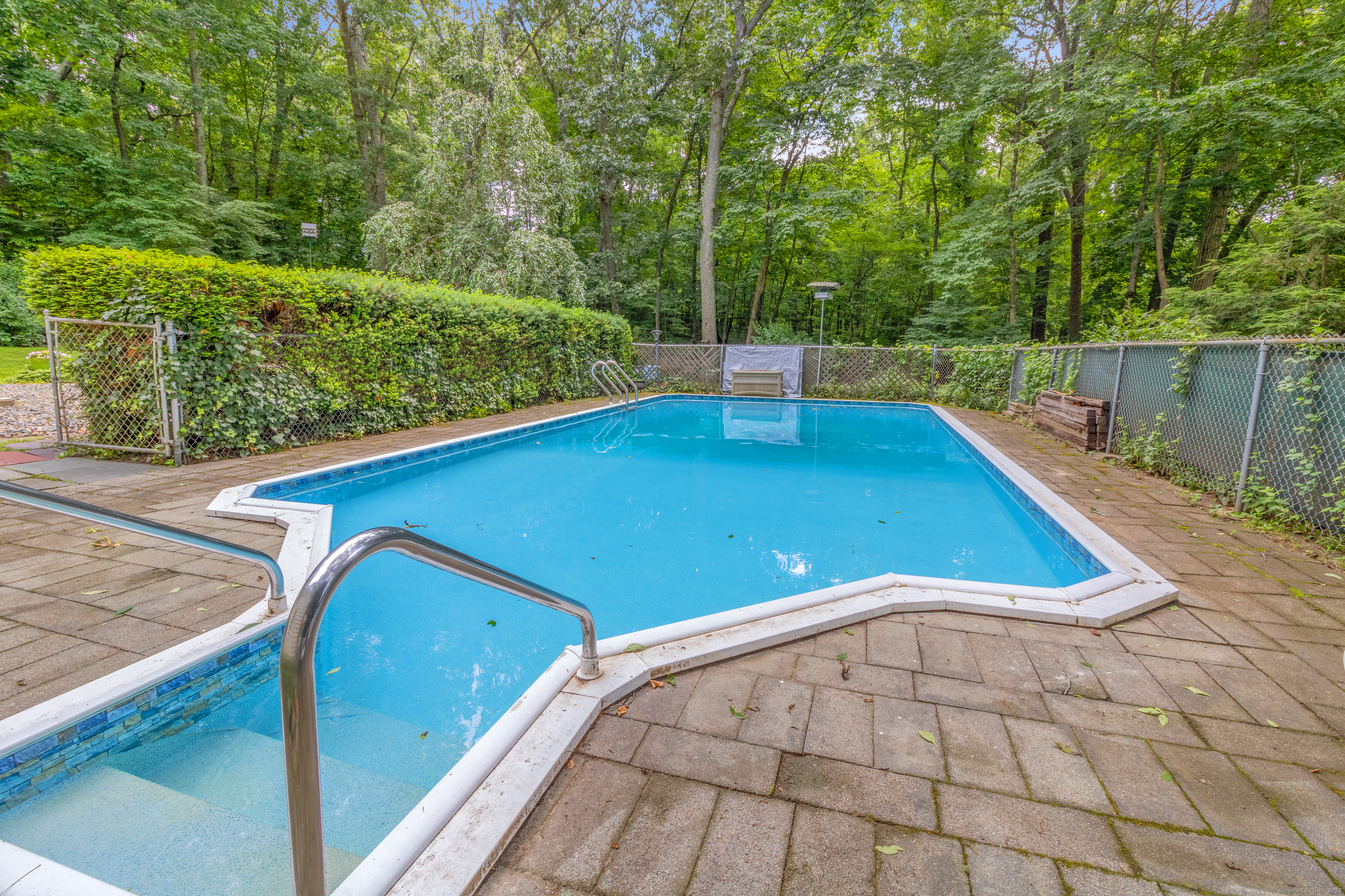 6 Jefferson Drive