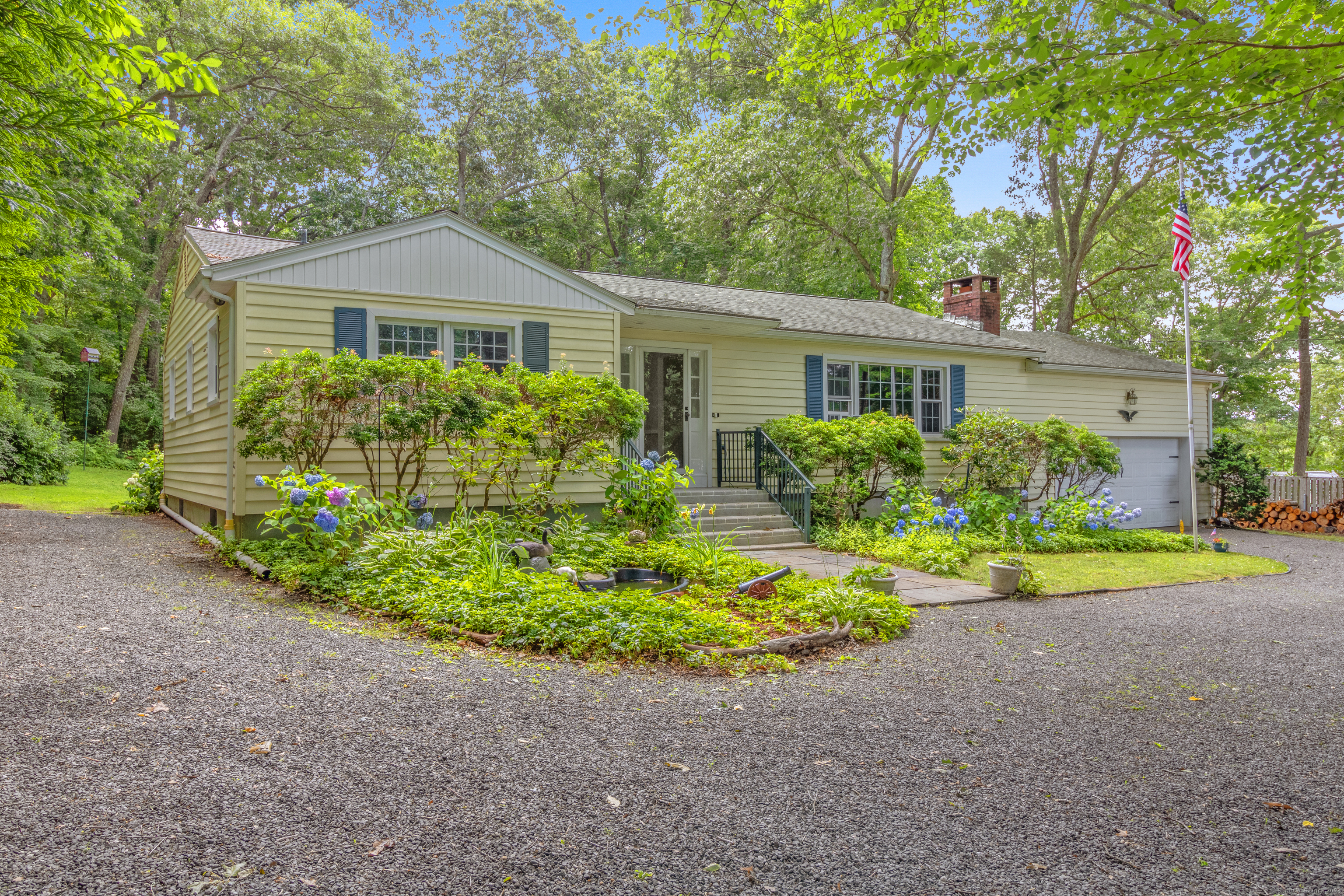 6 Jefferson Drive