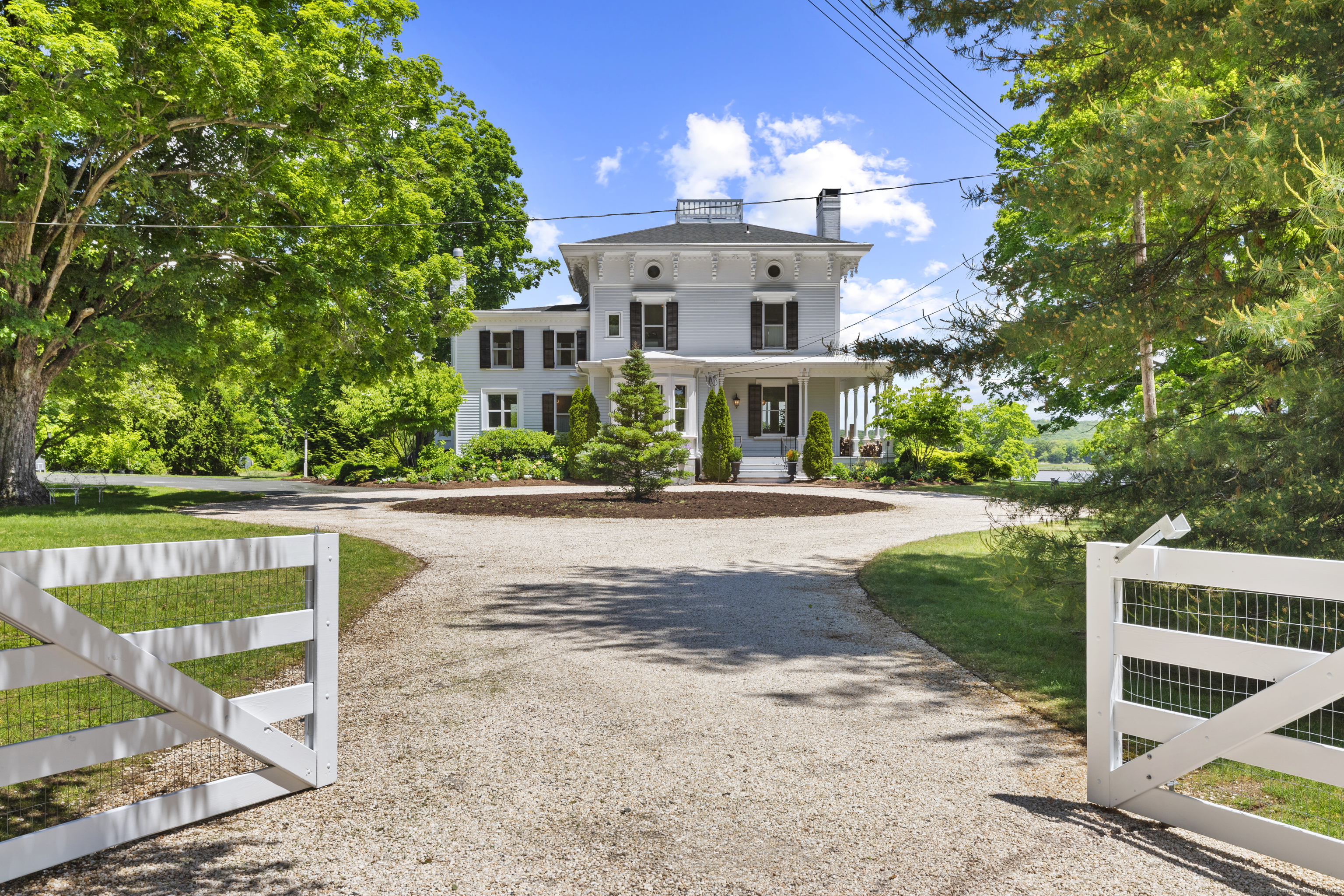 1 Foxboro Road