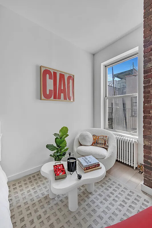 124 THOMPSON Street 30