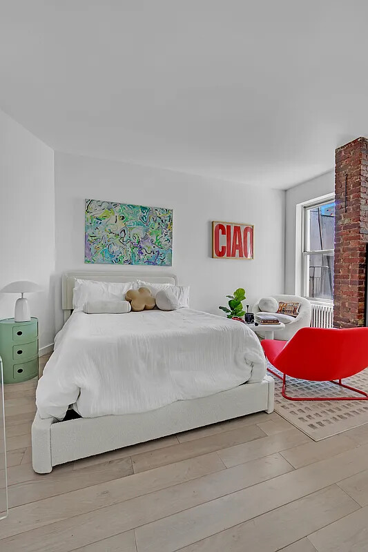124 THOMPSON Street 30