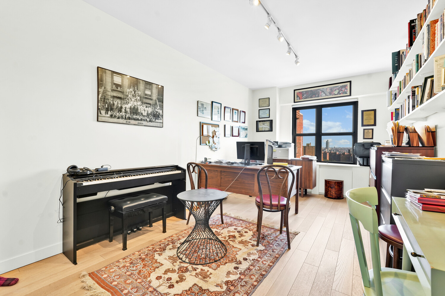 268 E BROADWAY A1706