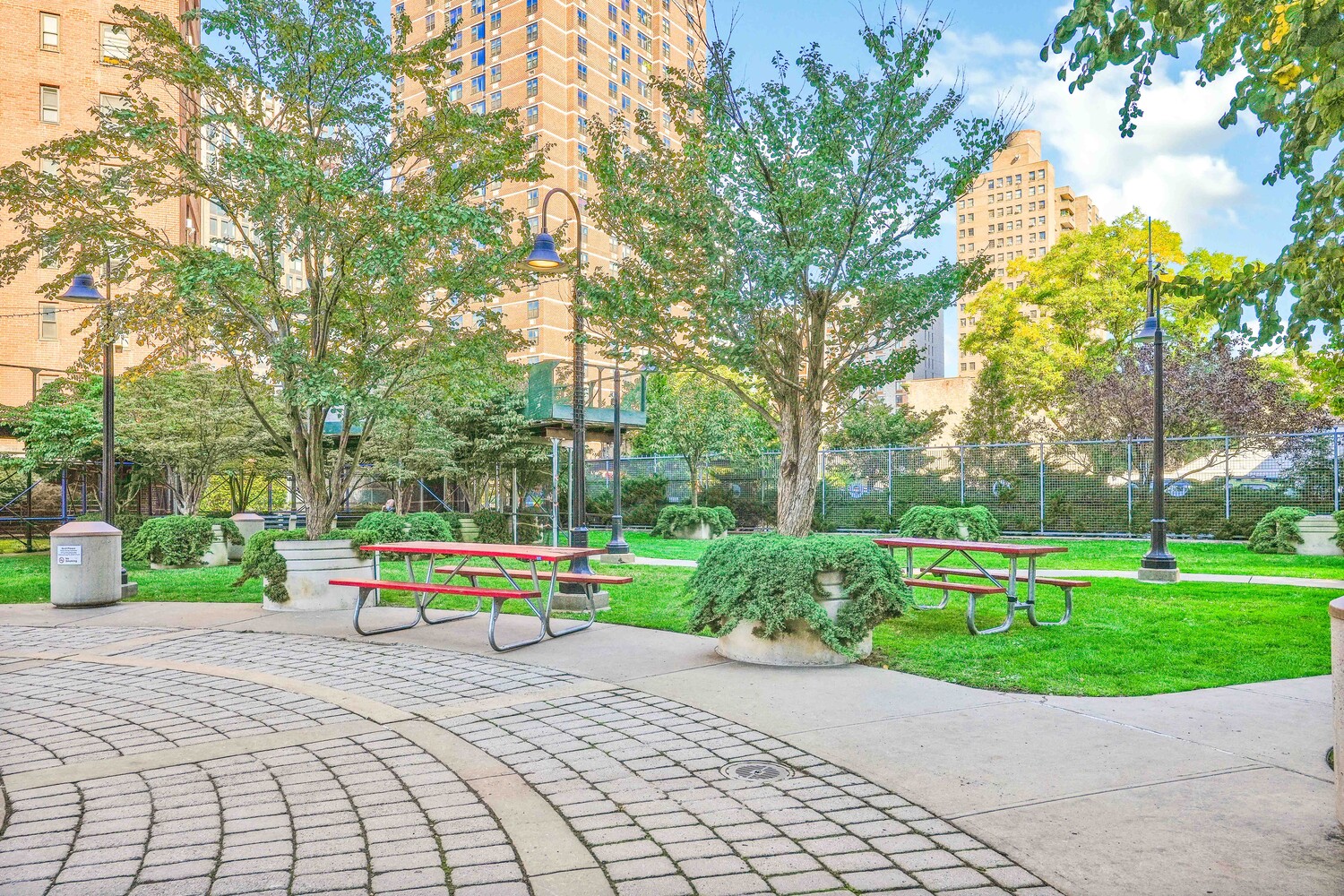 268 E BROADWAY A1706