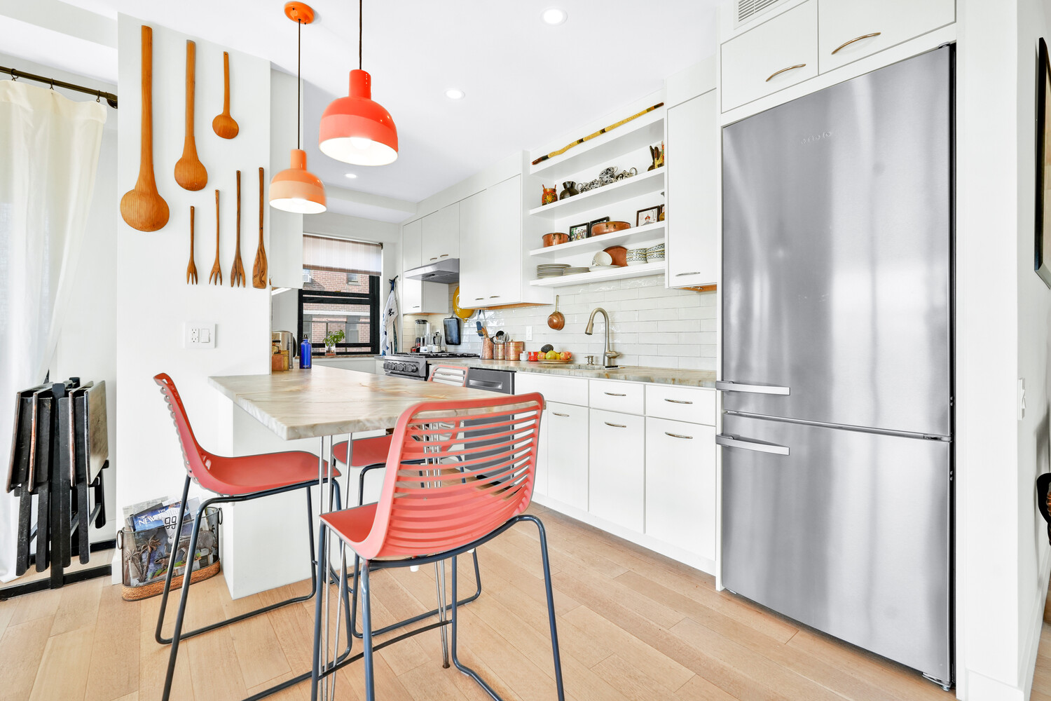 268 E BROADWAY A1706