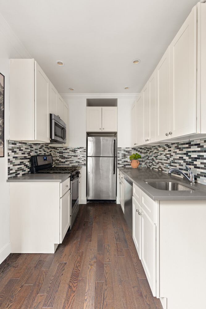 21-06 35TH Street 3E