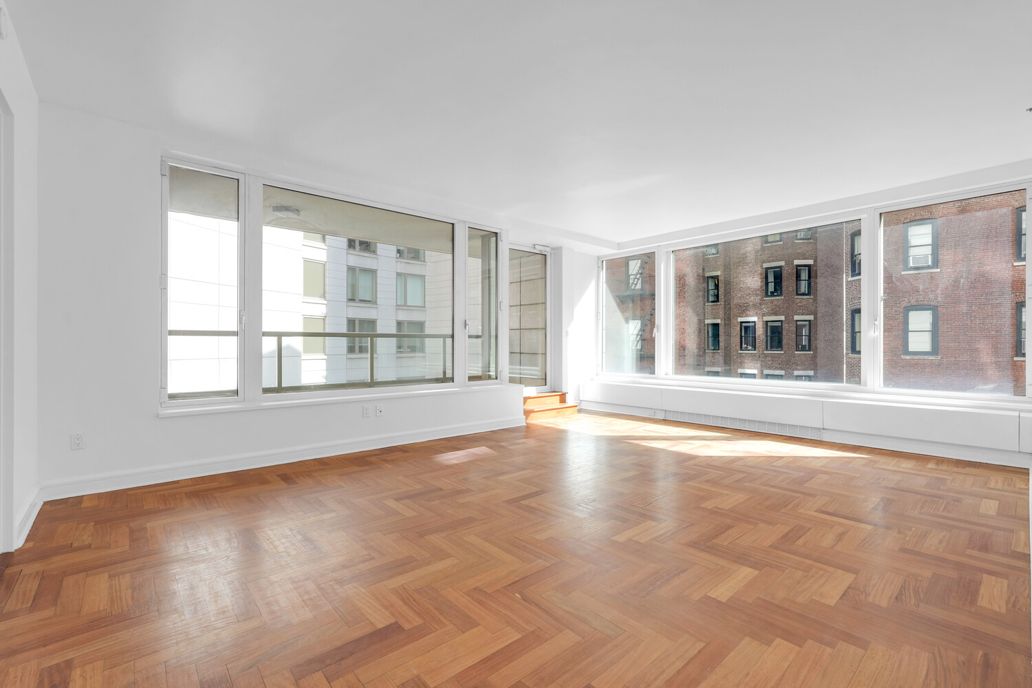 240 RIVERSIDE Boulevard 80