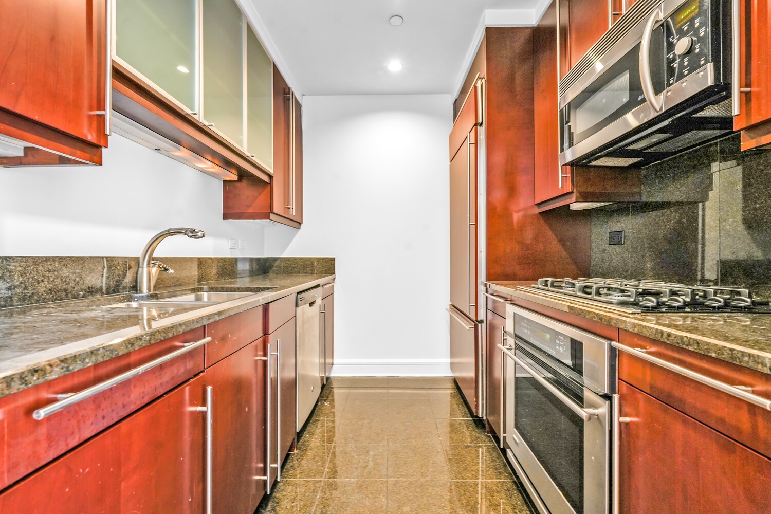 240 RIVERSIDE Boulevard 80