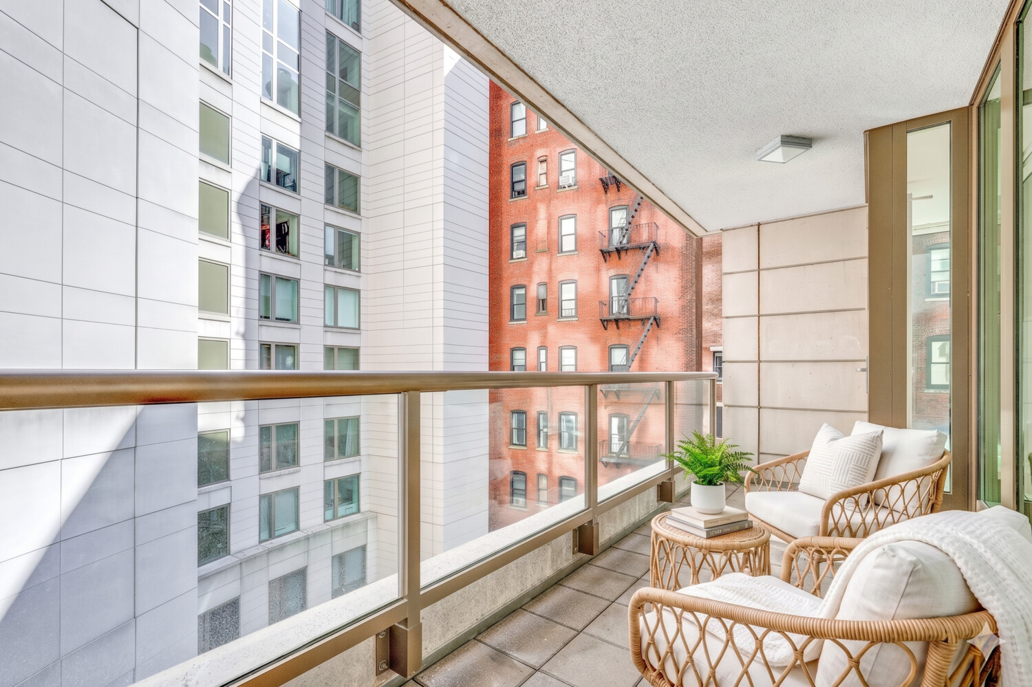 240 RIVERSIDE Boulevard 80