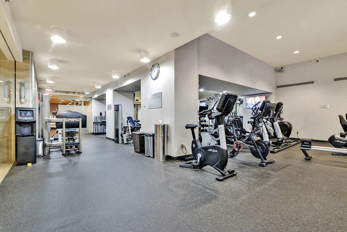 240 RIVERSIDE Boulevard 80