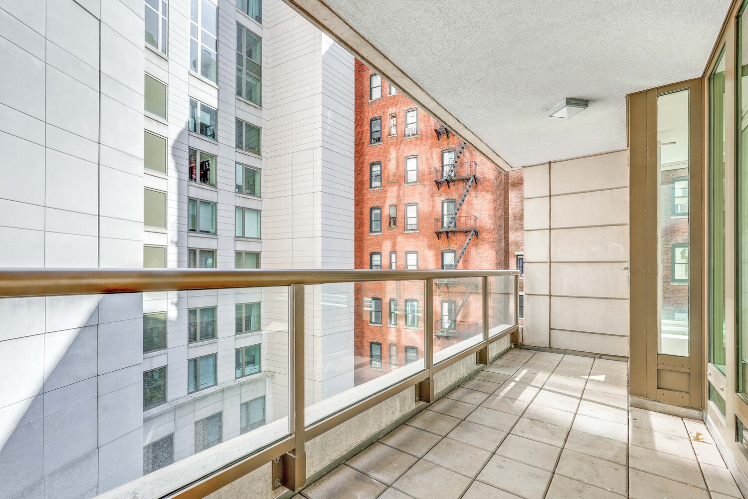240 RIVERSIDE Boulevard 80