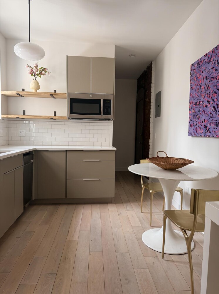124 THOMPSON Street 31