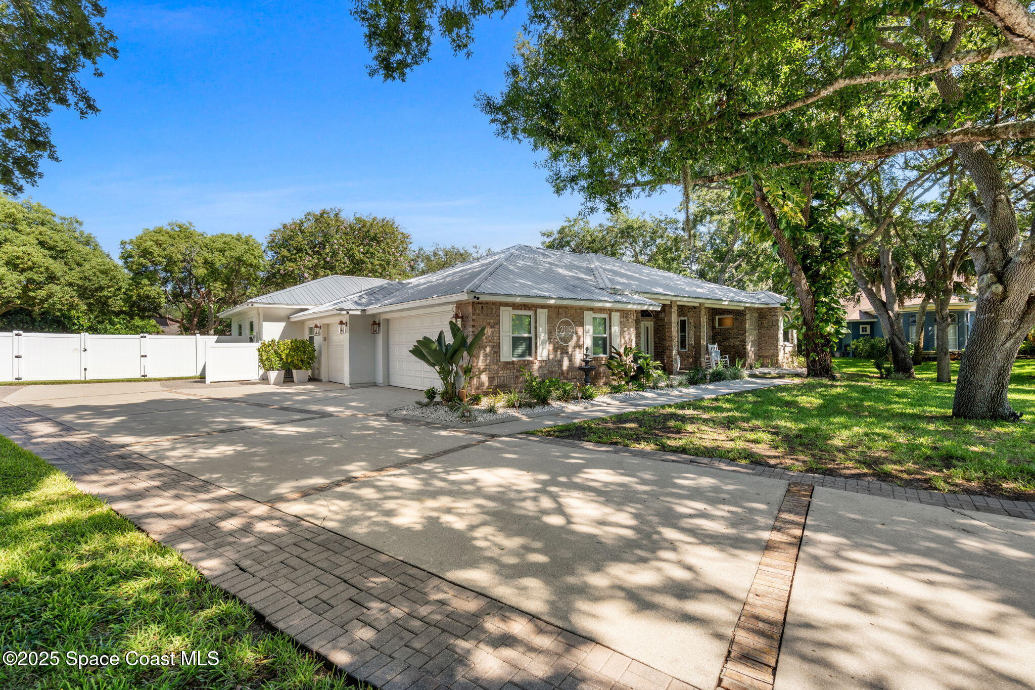2115 River Oaks Court