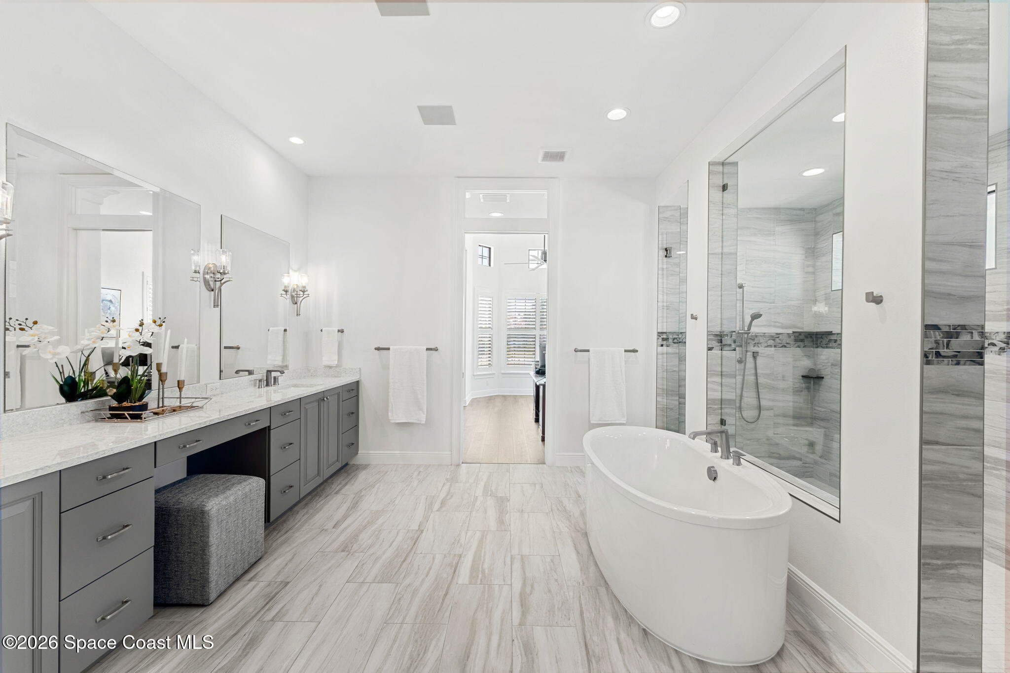 3638 Lake Adelaide Place