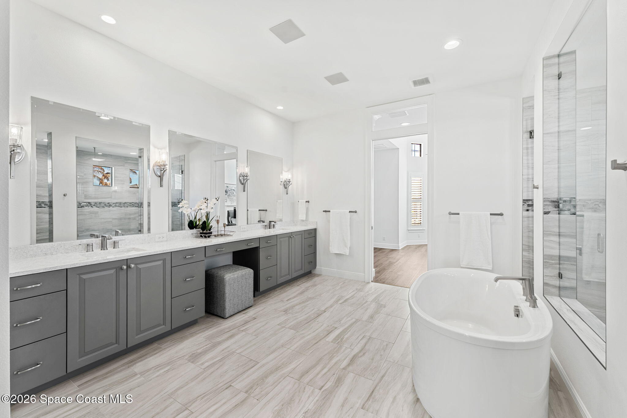 3638 Lake Adelaide Place