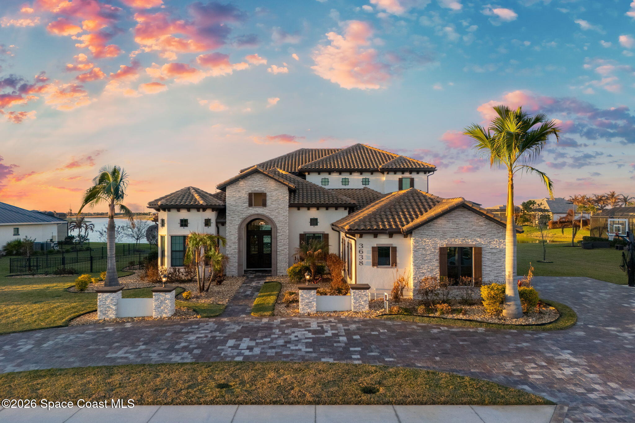 3638 Lake Adelaide Place