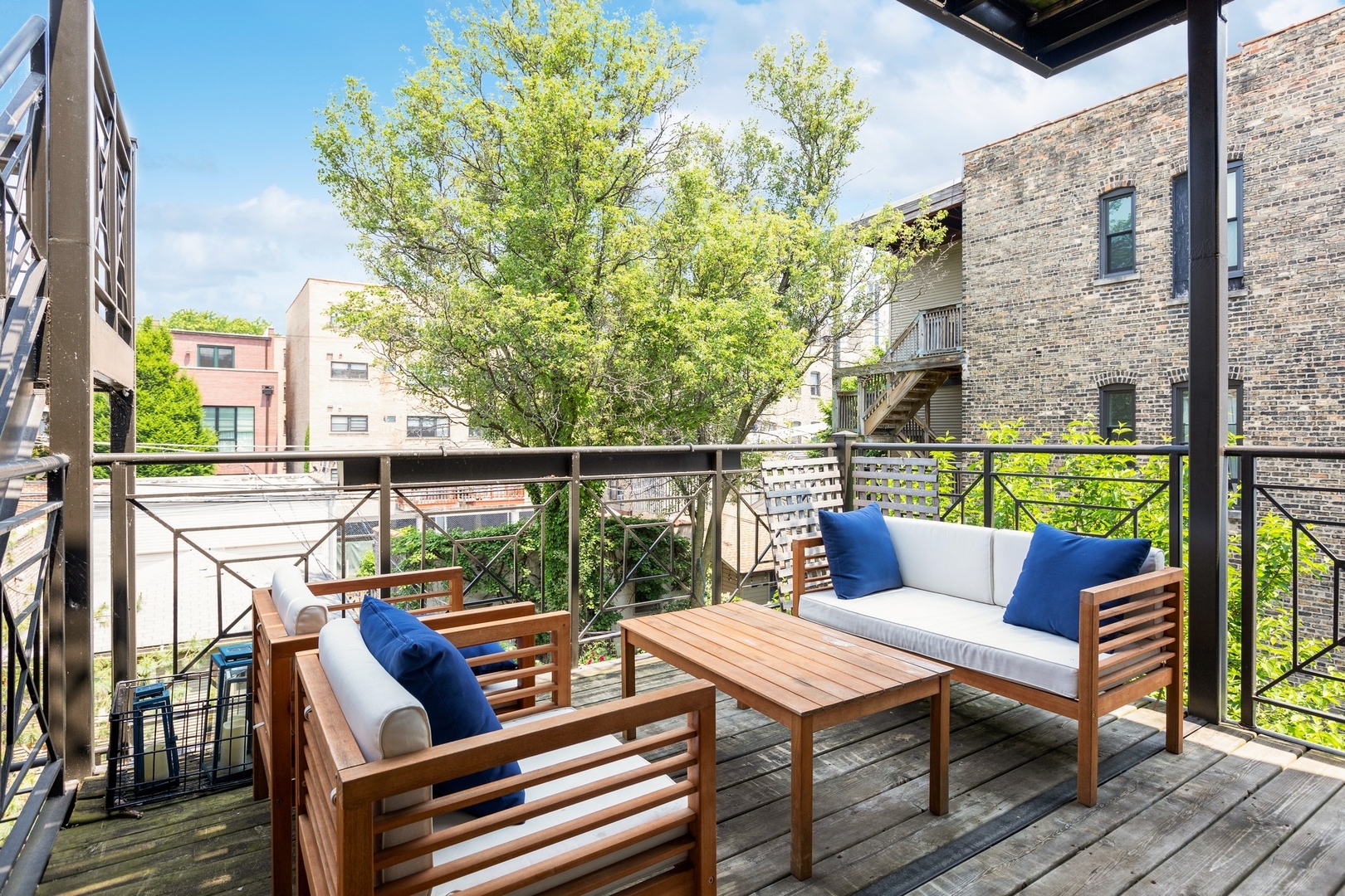 548 W Fullerton Parkway