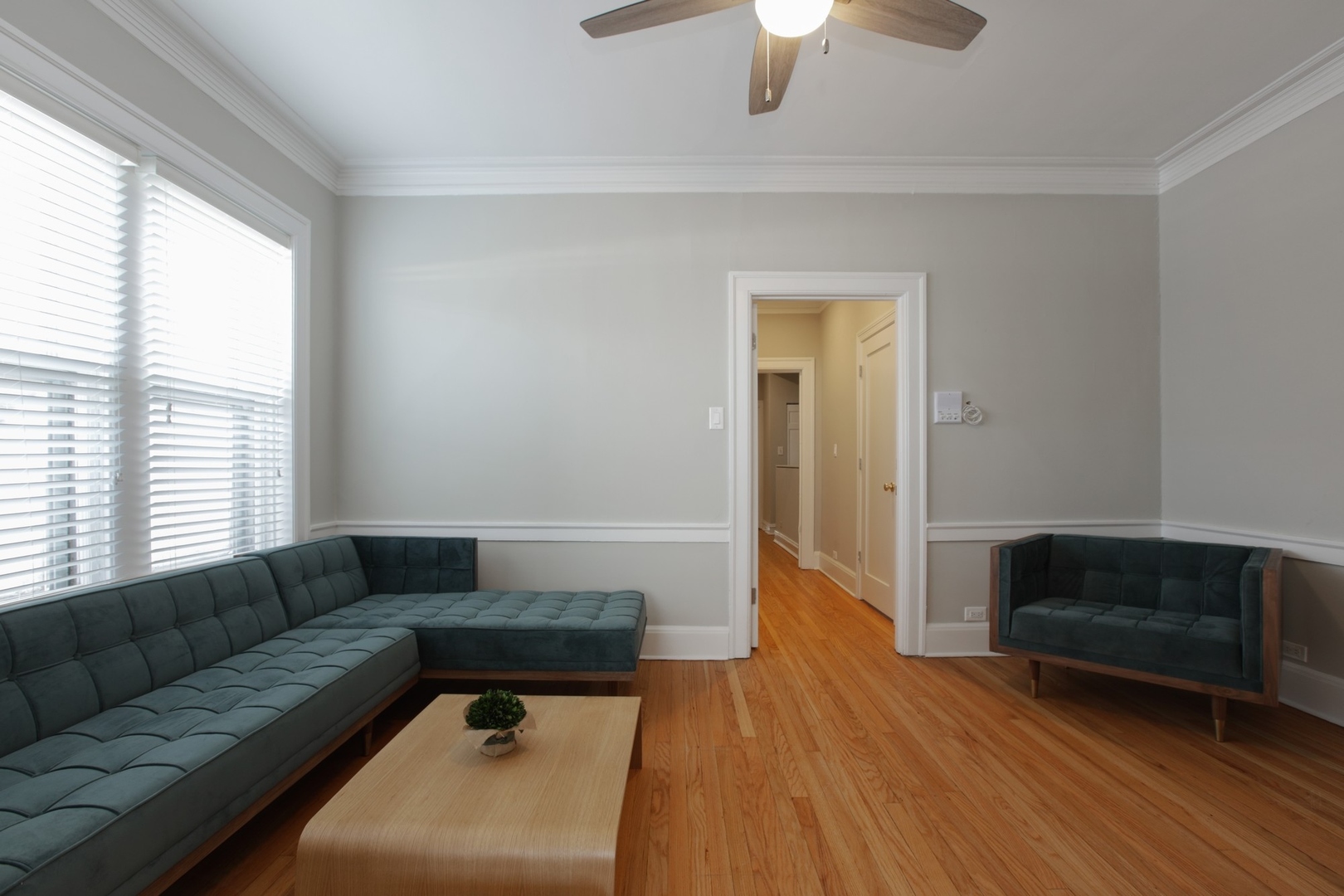 548 W Fullerton Parkway