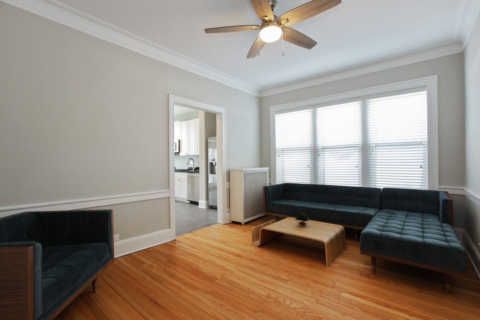 548 W Fullerton Parkway