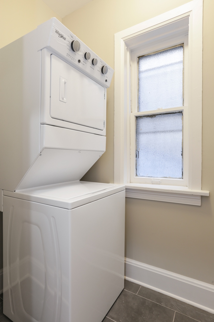 548 W Fullerton Parkway