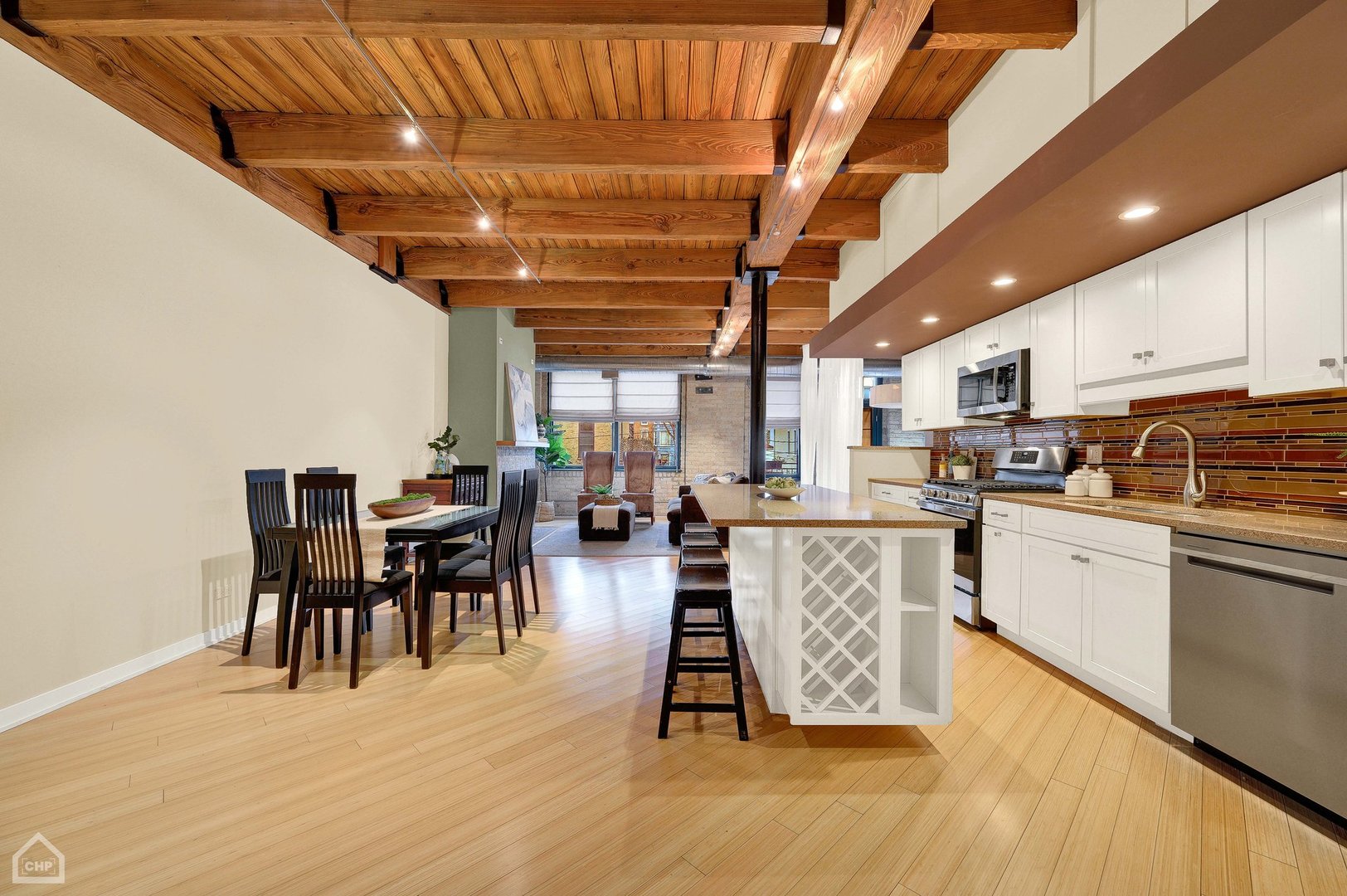 3201 N Ravenswood Avenue Unit: 207