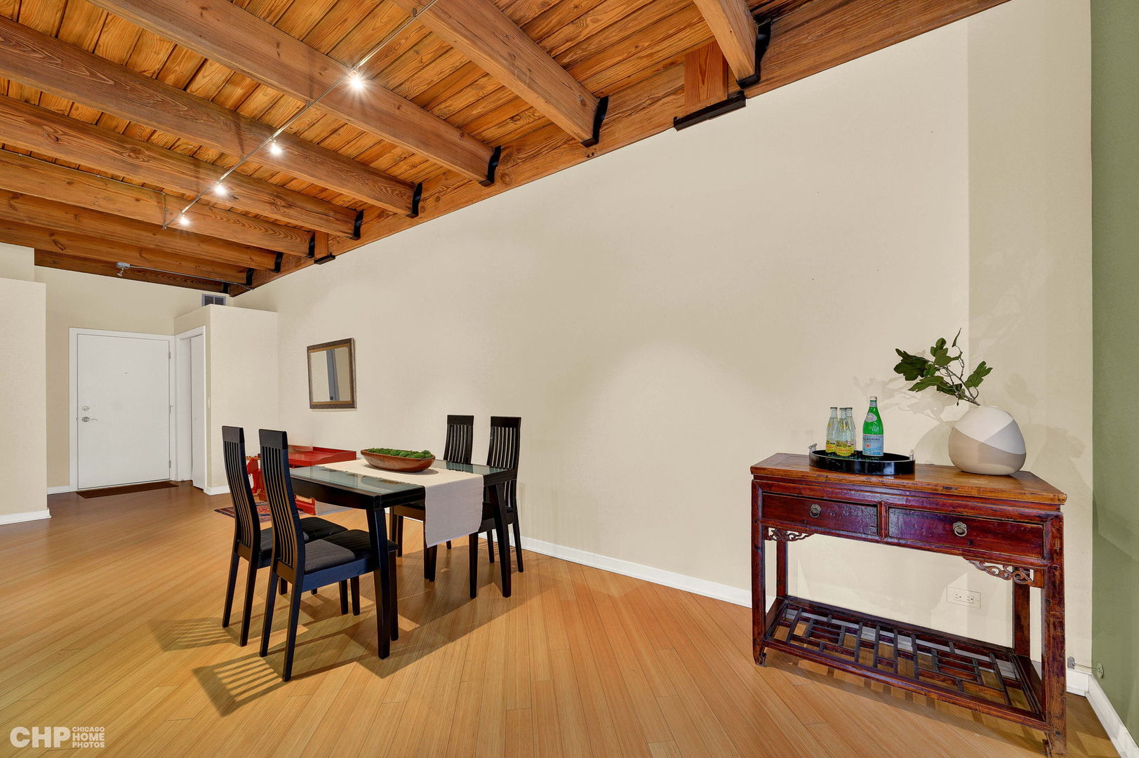 3201 N Ravenswood Avenue Unit: 207