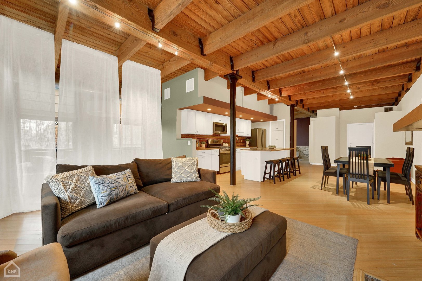 3201 N Ravenswood Avenue Unit: 207