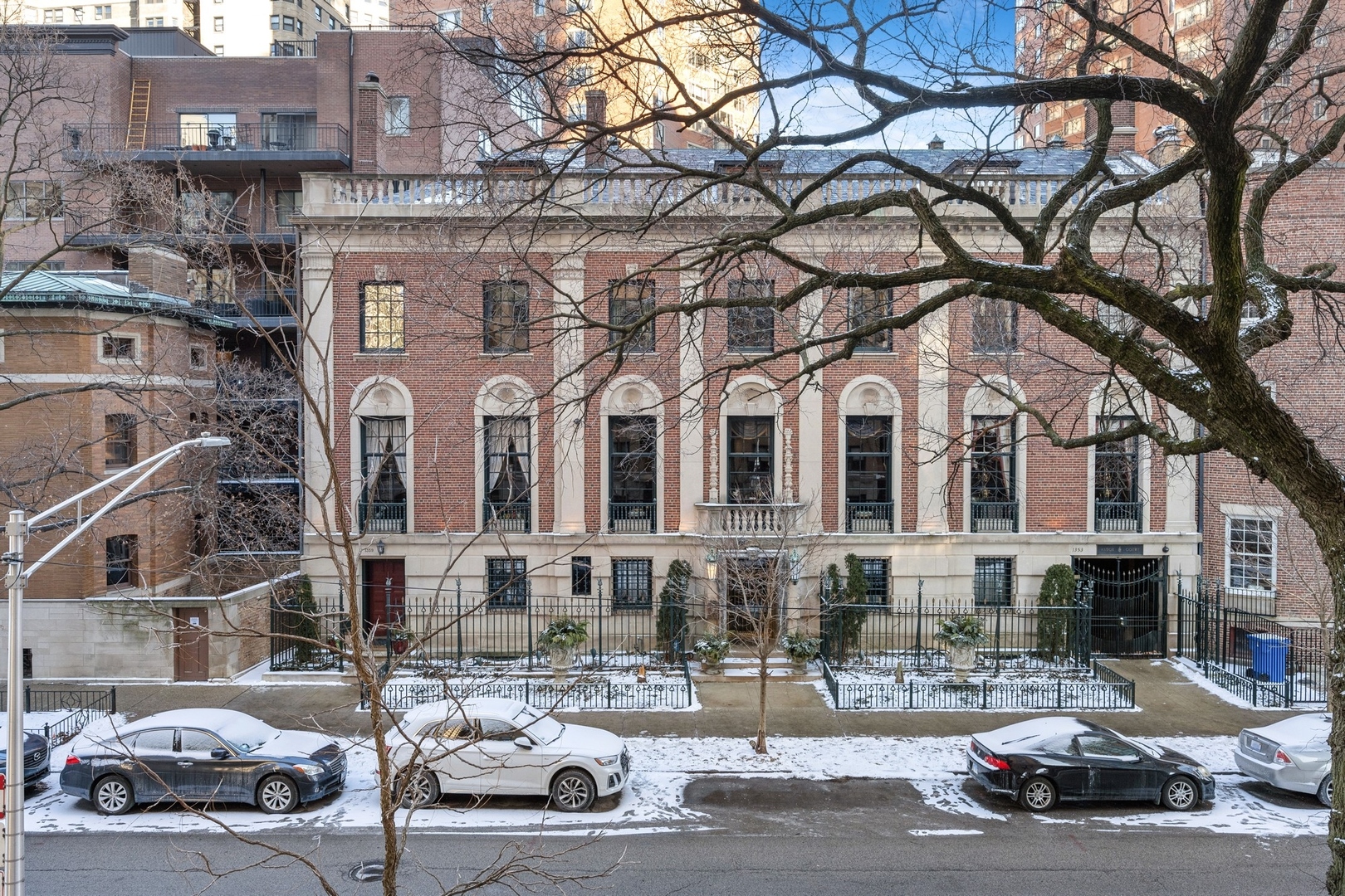 1350 N Astor Street Unit: 3C