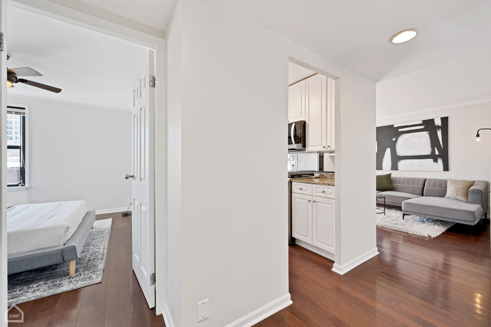 525 W Aldine Avenue Unit: 403