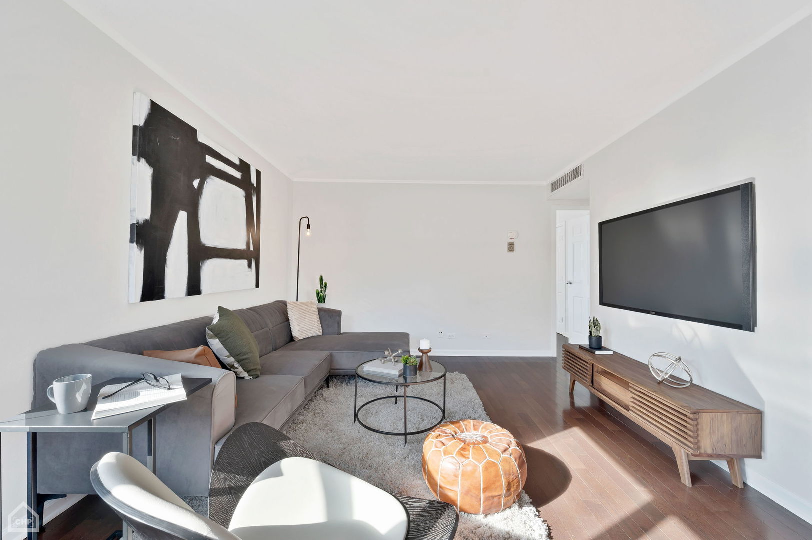 525 W Aldine Avenue Unit: 403