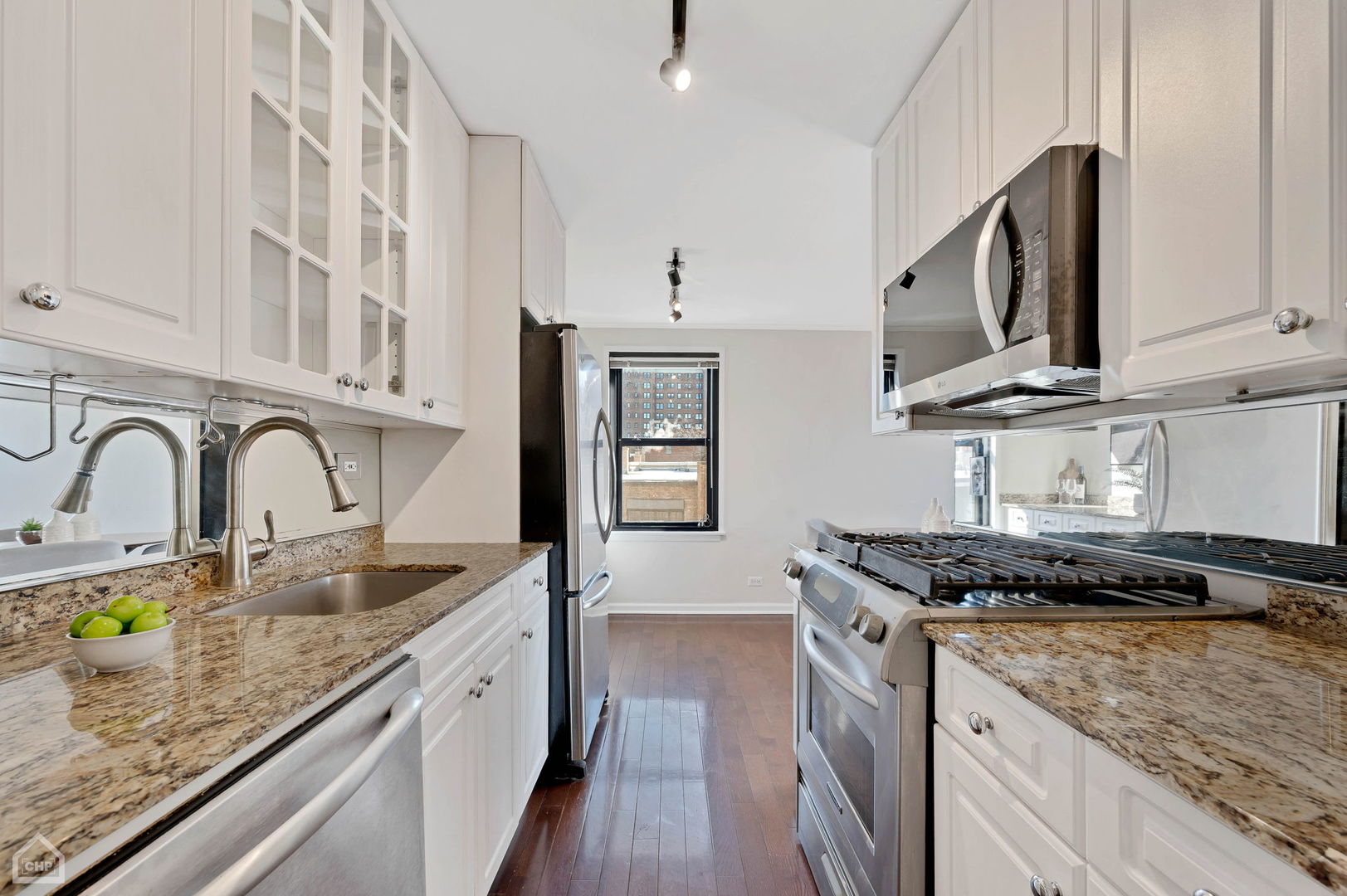 525 W Aldine Avenue Unit: 403