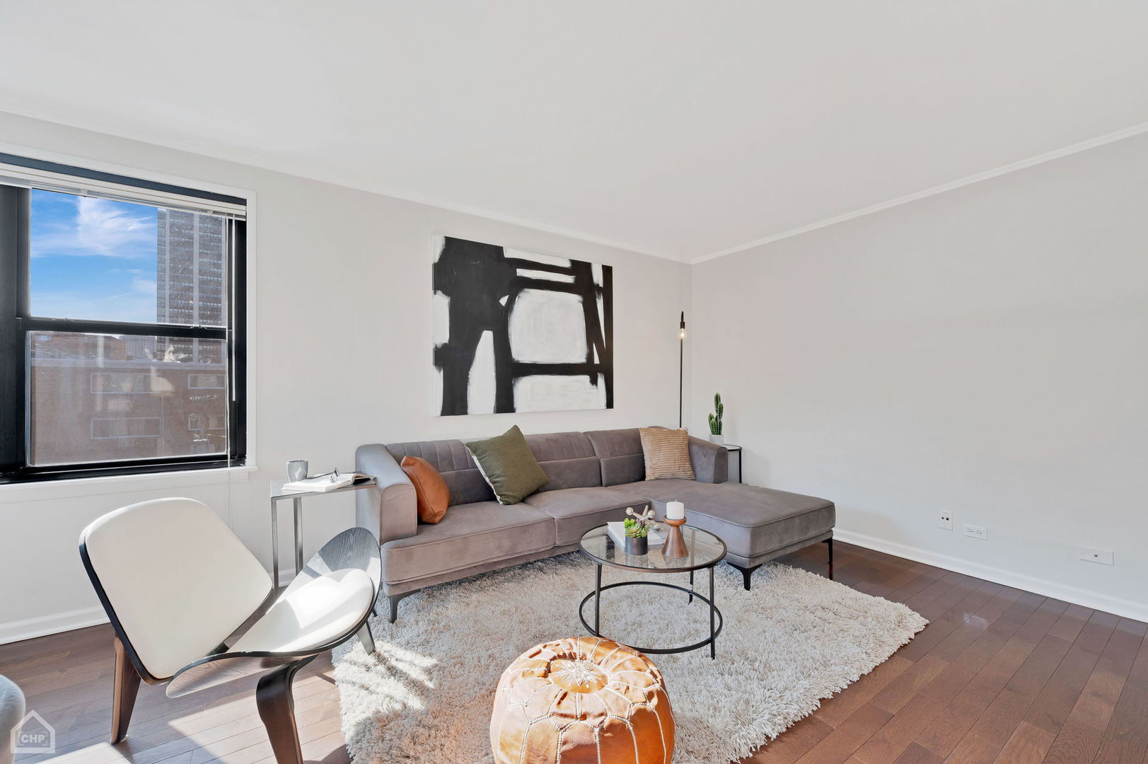 525 W Aldine Avenue Unit: 403