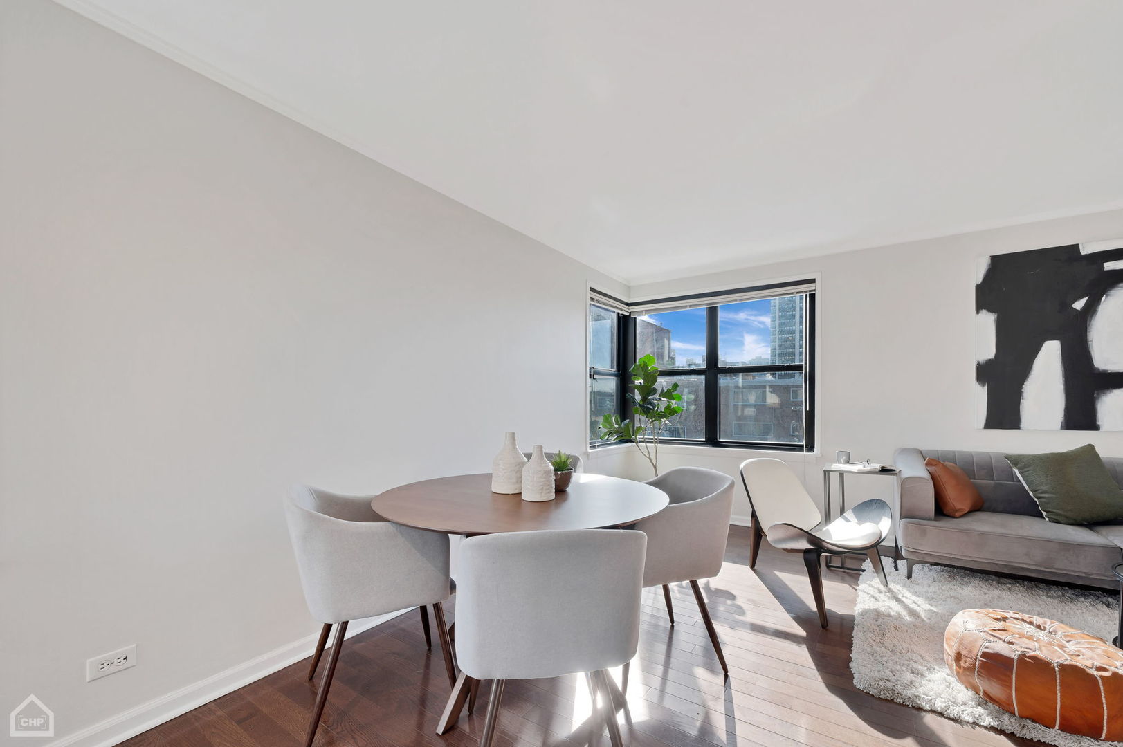 525 W Aldine Avenue Unit: 403