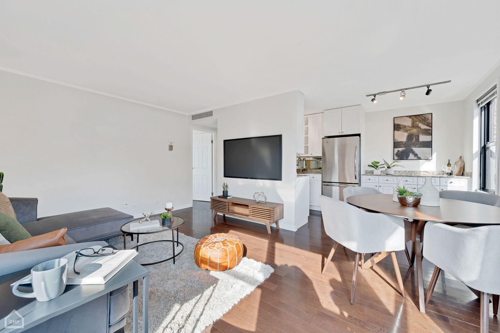 525 W Aldine Avenue Unit: 403