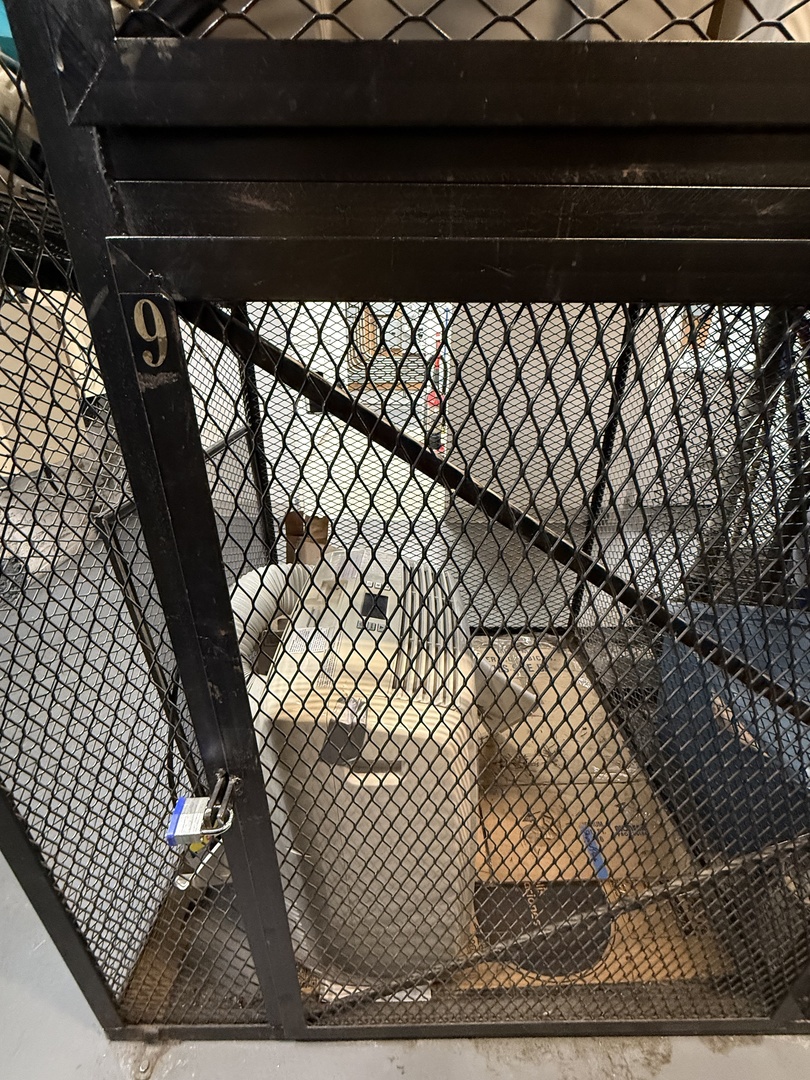 525 W Aldine Avenue Unit: 403