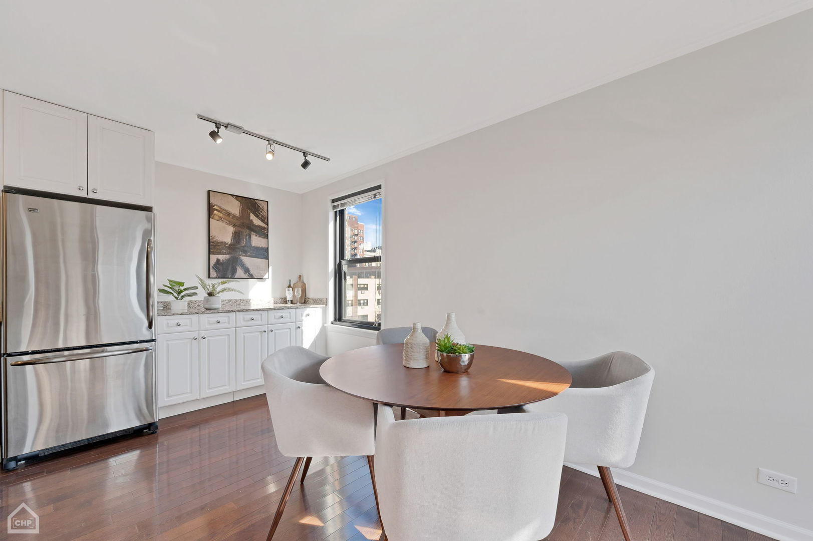 525 W Aldine Avenue Unit: 403