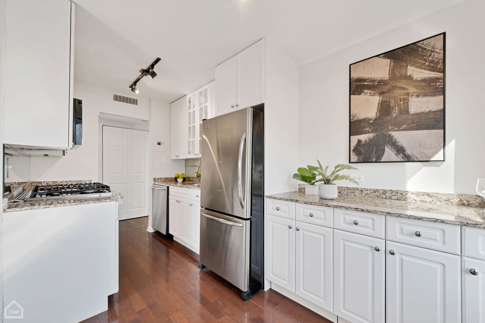 525 W Aldine Avenue Unit: 403