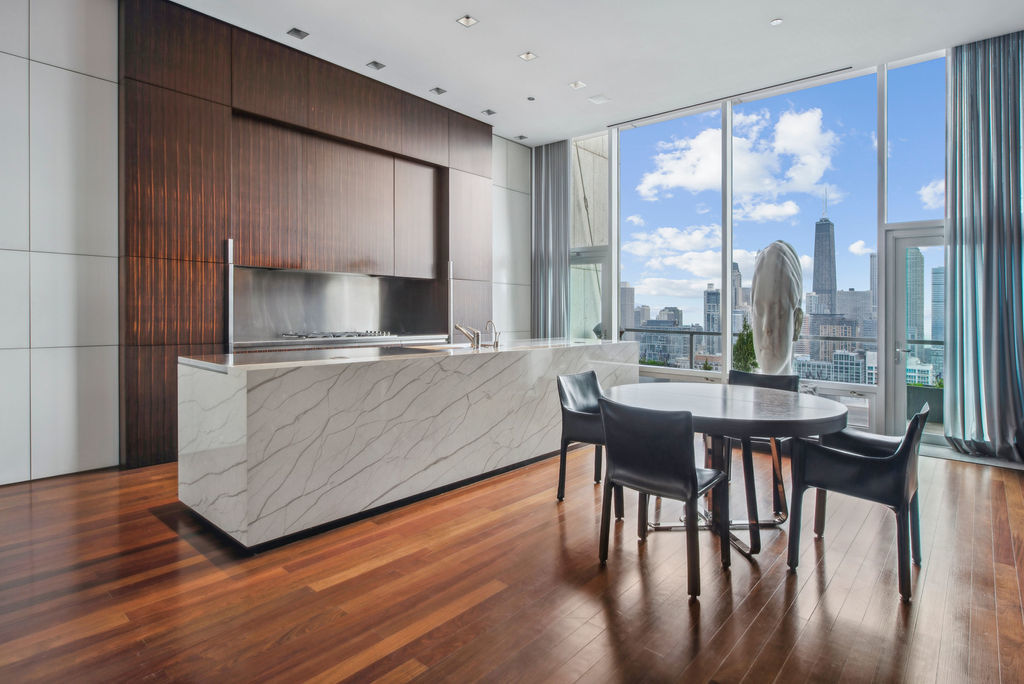 500 W Superior Street Unit: 2605