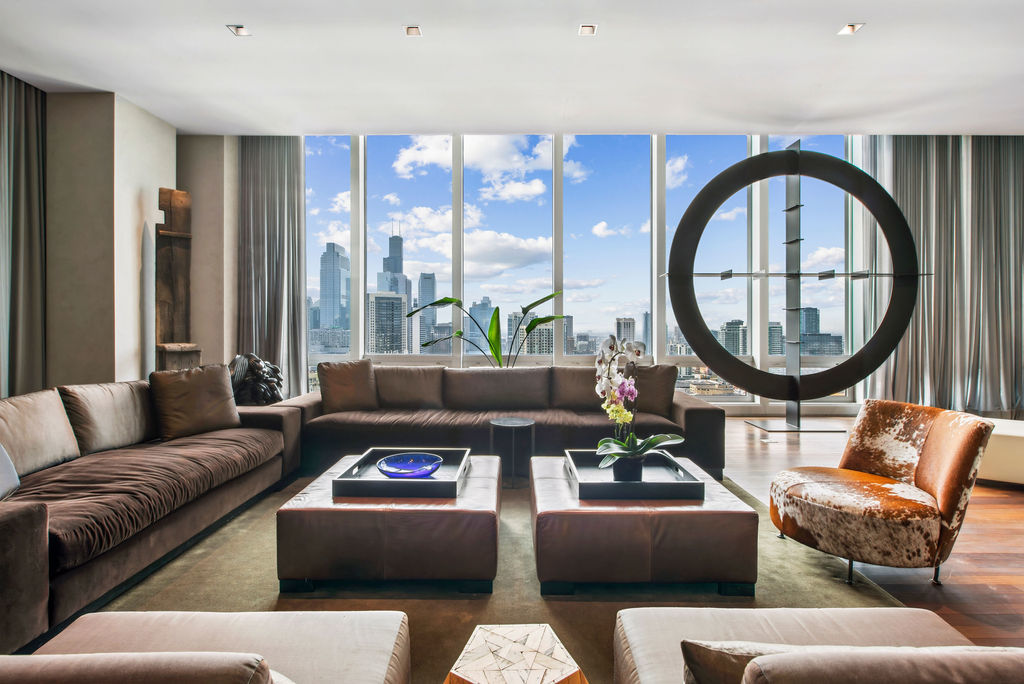 500 W Superior Street Unit: 2605