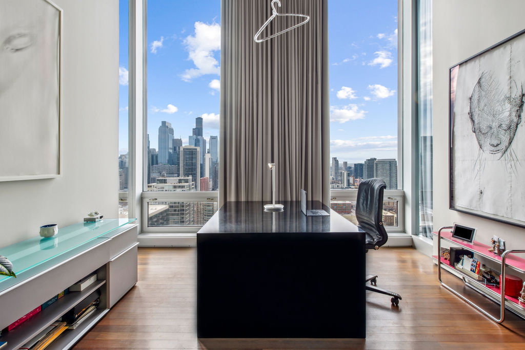 500 W Superior Street Unit: 2605